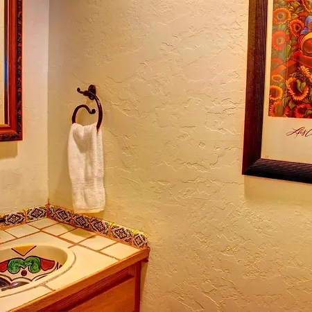 Beautiful Blocks From The Plaza And Close To Basin Santa Fe