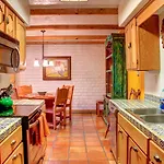 Beautiful Blocks From The Plaza And Close To Basin 4*
